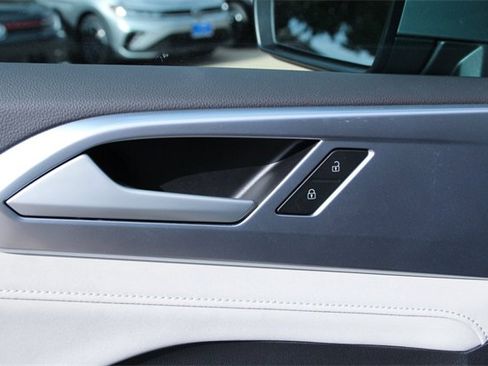 New 2026 Volkswagen Taos SE image 15