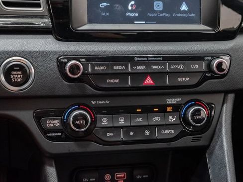 Used 2018 Kia Niro EX FWD image 18