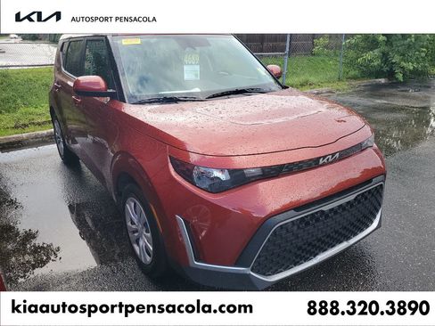 Used 2025 Kia Soul LX FWD image 1
