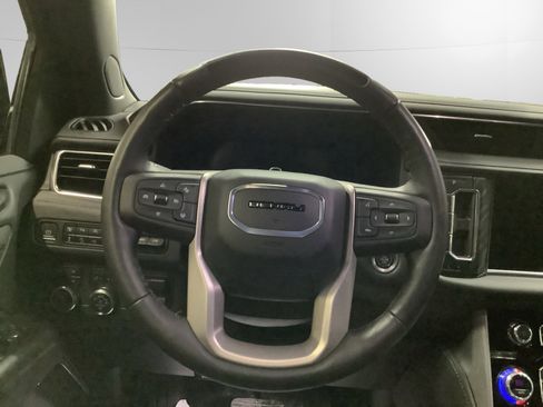 Used 2024 GMC Yukon XL Denali w/ Advanced Technology Package image 12