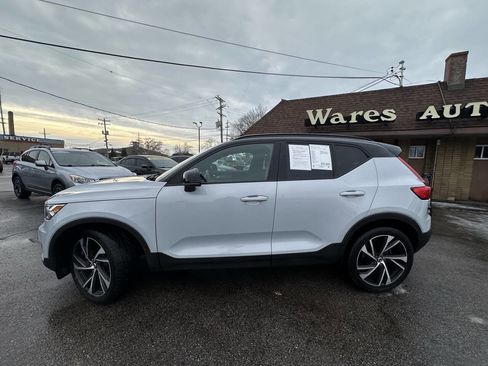 Used 2020 Volvo XC40 T5 R-Design image 2