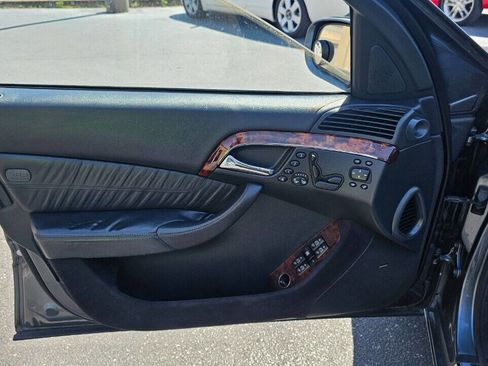 Used 2005 Mercedes-Benz S 500 4MATIC image 11