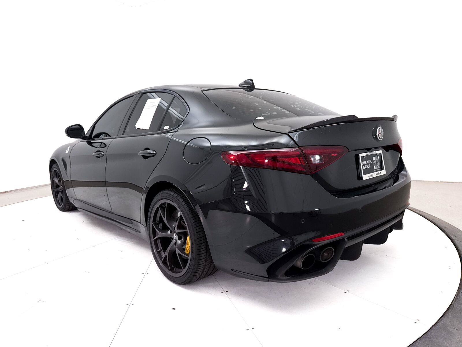 Used 2018 Alfa Romeo Giulia Quadrifoglio w/ Driver Assist Dynamic Package RWD image 16