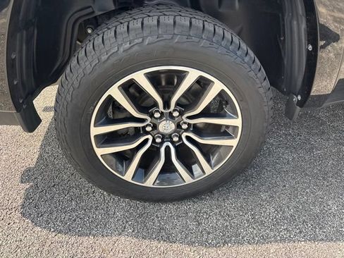 Used 2025 RAM 1500 Limited AWD/4WD image 9
