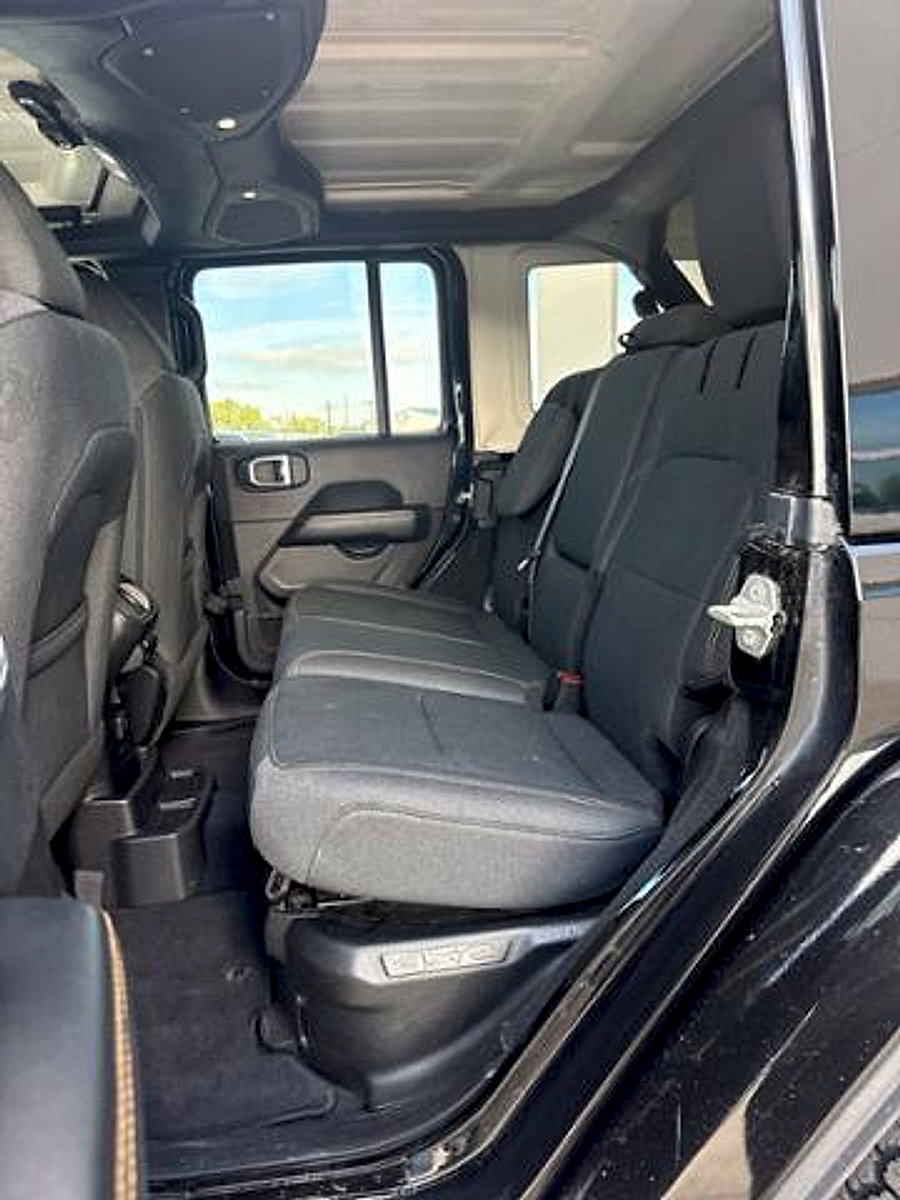 Used 2024 Jeep Wrangler Unlimited Sahara AWD/4WD image 13