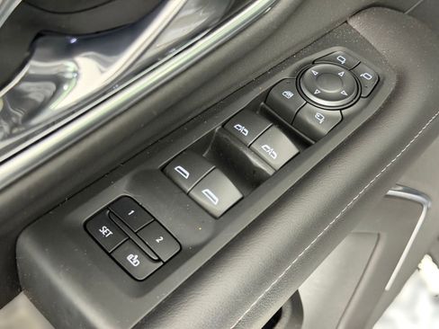 Used 2021 Chevrolet Tahoe Z71 w/ Z71 Off-Road Package image 11