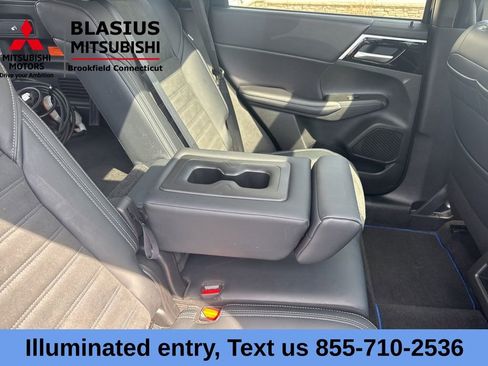 Used 2024 Mitsubishi Outlander 4WD Plug-In Hybrid image 35