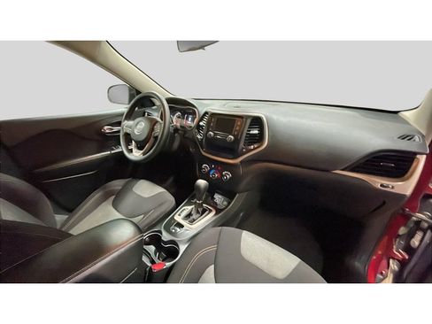 Used 2016 Jeep Cherokee Sport image 16