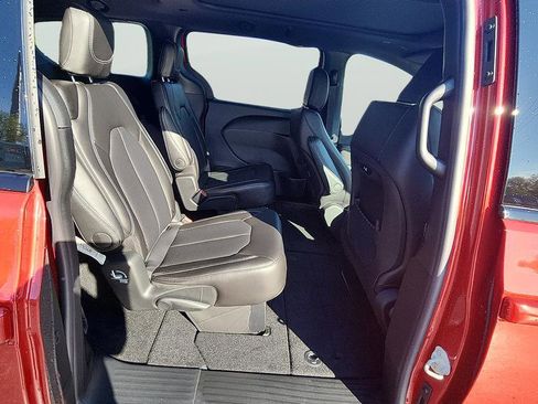 New 2026 Chrysler Pacifica Select image 19