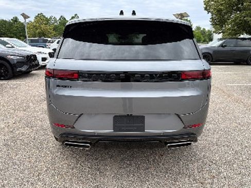 Used 2024 Land Rover Range Rover Sport Dynamic SE AWD/4WD image 4