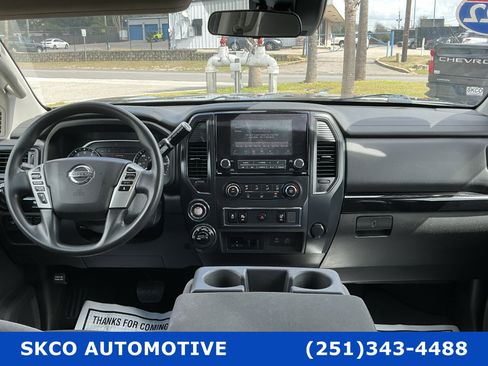 Used 2022 Nissan Titan SV image 15