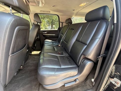 Used 2007 Chevrolet Suburban LTZ w/ LTZ Preferred Equipment Group AWD/4WD image 10