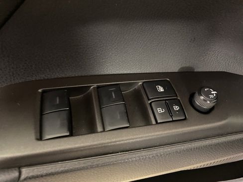 Used 2023 Toyota Camry SE image 18