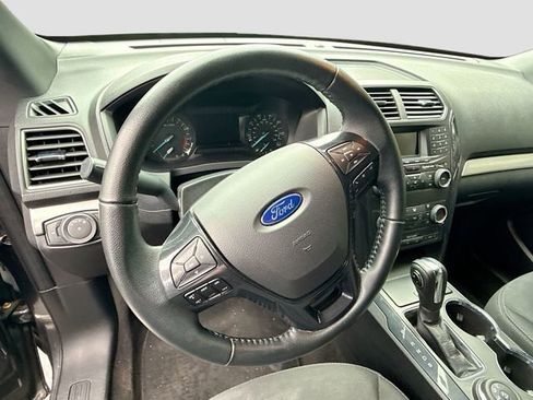 Used 2018 Ford Explorer XLT AWD/4WD image 15