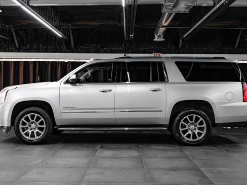Used 2020 GMC Yukon XL Denali RWD image 15