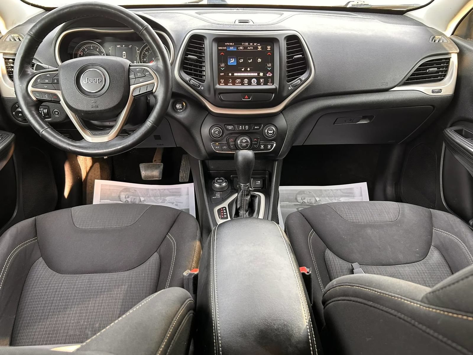 Used 2015 Jeep Cherokee Latitude w/ Comfort/Convenience Group AWD/4WD image 10