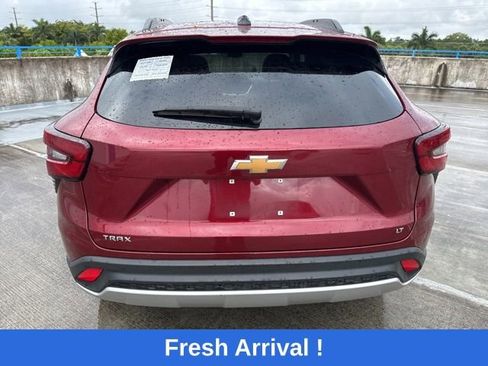 Used 2025 Chevrolet Trax LT w/ LT Convenience Package image 17