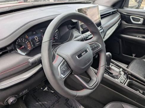 Used 2025 Jeep Compass Trailhawk AWD/4WD image 19