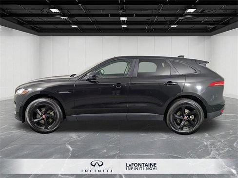 Used 2017 Jaguar F-PACE Premium image 2