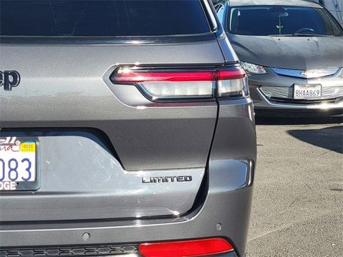 Used 2022 Jeep Grand Cherokee L Limited w/ Black Appearance Package image 8