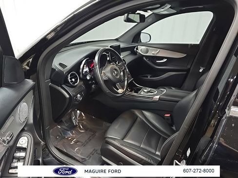 Used 2019 Mercedes-Benz GLC 300 4MATIC image 32