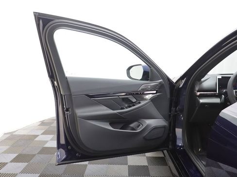 New 2026 BMW 550e xDrive w/ Executive Package image 5