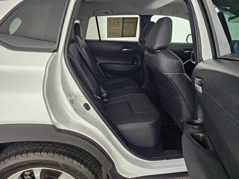 Used 2023 Toyota Corolla Cross XLE image 12