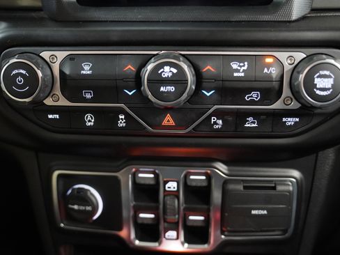 Used 2022 Jeep Wrangler Unlimited Sahara w/ LED Lighting Group image 27