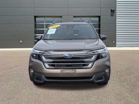 Used 2025 Subaru Forester Limited AWD/4WD image 2