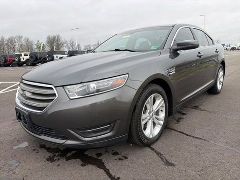 Used 2018 Ford Taurus SEL image 2