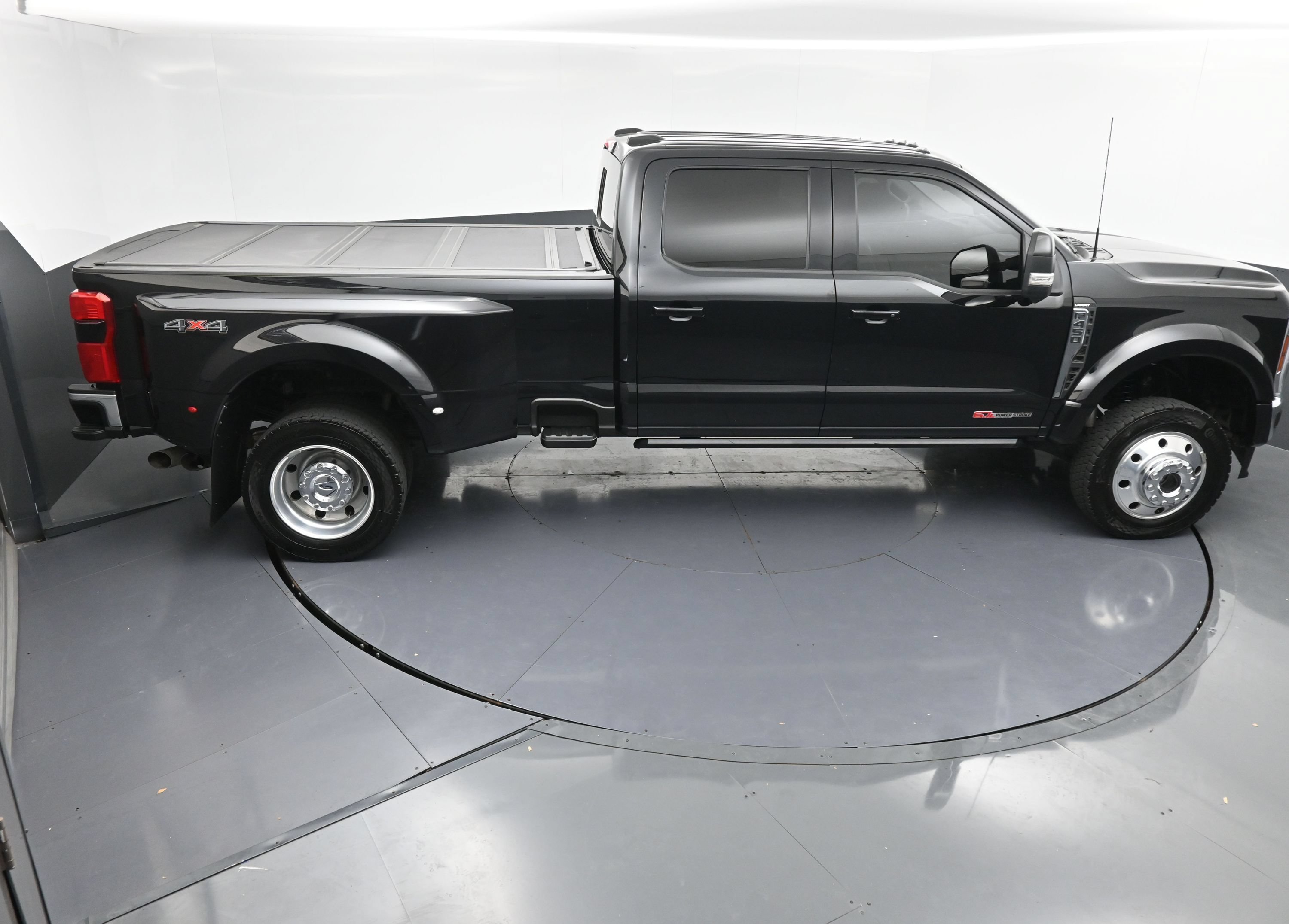 Used 2024 Ford F450 Lariat w/ Lariat Ultimate Package AWD/4WD image 39
