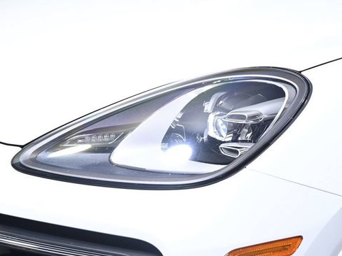 Certified 2023 Porsche Cayenne AWD/4WD image 24