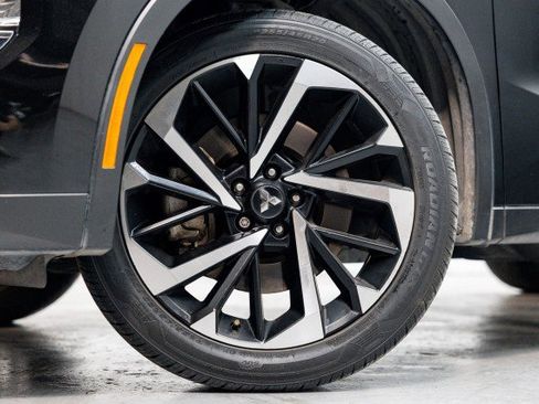 Used 2022 Mitsubishi Outlander ES image 3