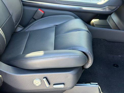 New 2026 Lincoln Navigator L Reserve w/ Jet Appearance Package AWD/4WD image 13