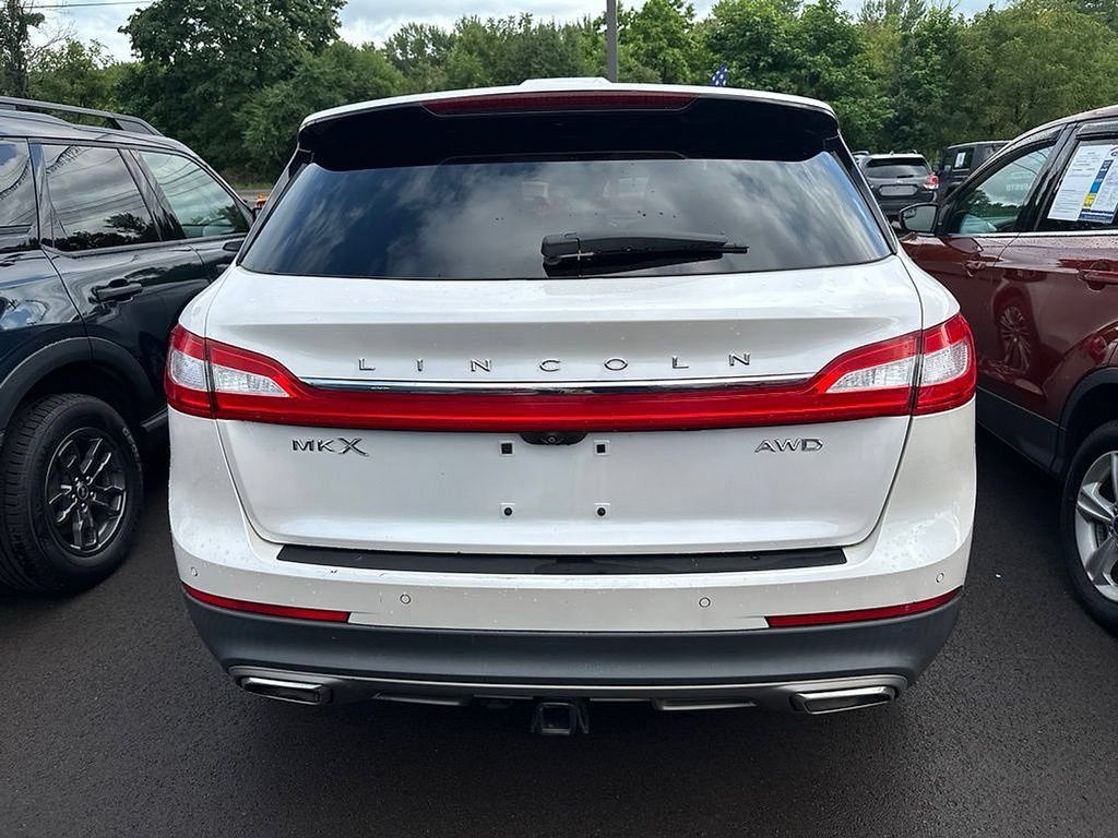 Used 2016 Lincoln MKX Reserve AWD/4WD image 3
