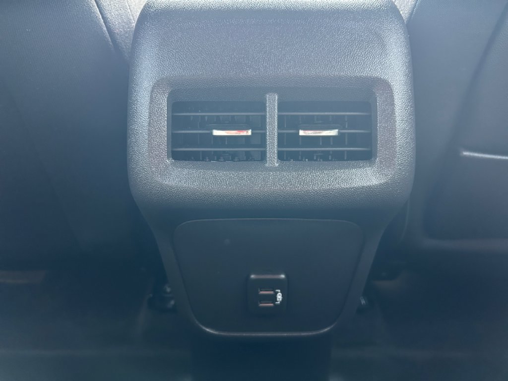 Used 2024 GMC Terrain SLE w/ Driver Convenience Package FWD image 24