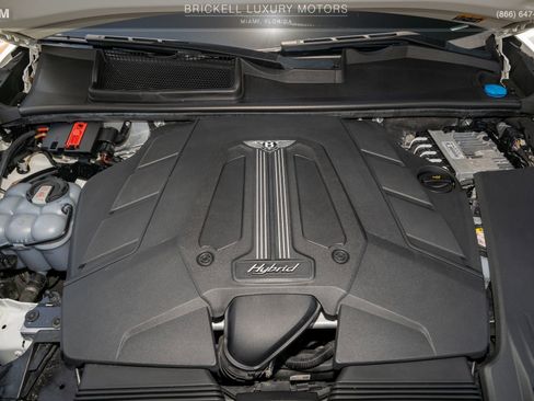 Used 2021 Bentley Bentayga Plug-In Hybrid AWD/4WD image 43