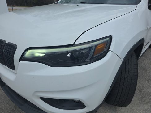 Used 2019 Jeep Cherokee Latitude w/ Popular Appearance Group FWD image 9