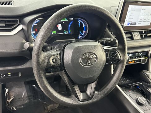 Used 2025 Toyota RAV4 XLE AWD/4WD image 28