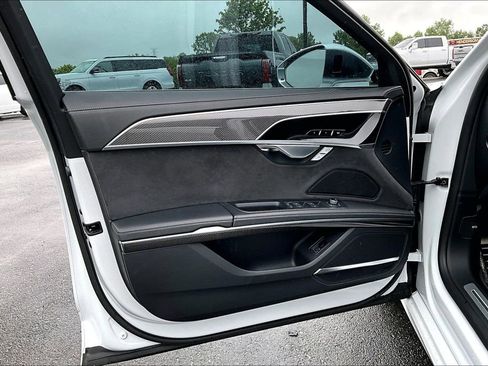 Used 2022 Audi S8 w/ S8 Comfort Plus Package AWD/4WD image 22