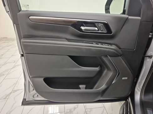 New 2026 Chevrolet Suburban LT image 23