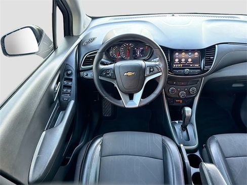 Used 2020 Chevrolet Trax LT w/ LT Convenience Package image 16