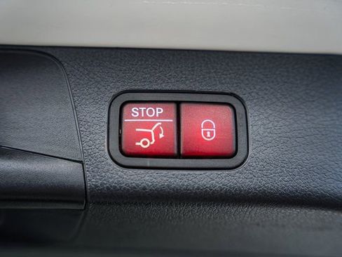 Certified 2024 Mercedes-Benz GLB 250 4MATIC w/ Winter Heating Package image 11