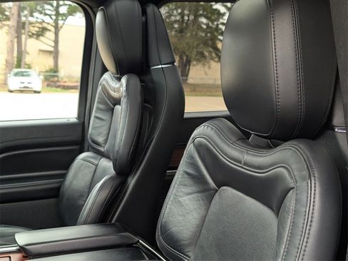 Used 2021 Lincoln Navigator Reserve image 25