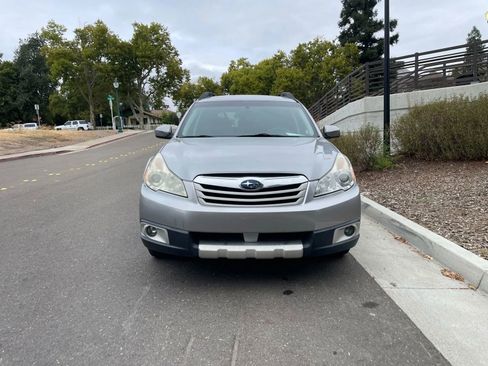 Used 2011 Subaru Outback 2.5i Premium image 5