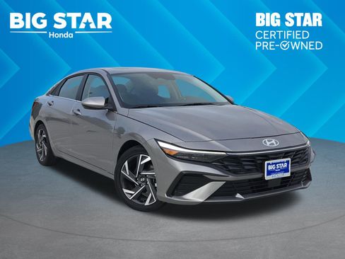 Used 2025 Hyundai Elantra SEL FWD image 1