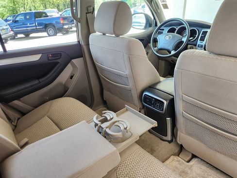 Used 2007 Toyota 4Runner SR5 AWD/4WD image 18