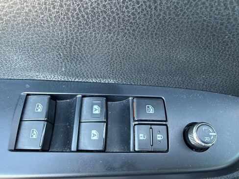 Used 2019 Toyota Highlander SE AWD/4WD image 18