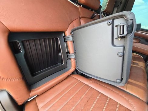 Used 2025 GMC Sierra 2500 Denali Ultimate image 17