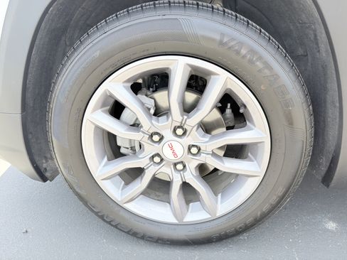Used 2023 GMC Terrain SLT FWD image 36